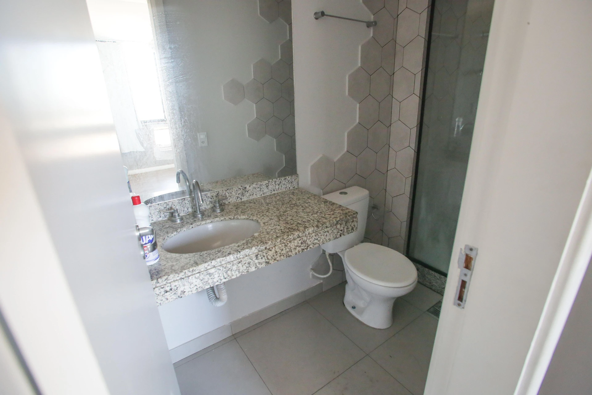 3-bedroom apartment with a balcony and 1 parking space — photo 44