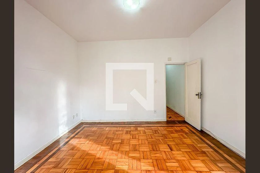 Apartamento de 3 quartos com piso de madeira ou laminado — photo 46
