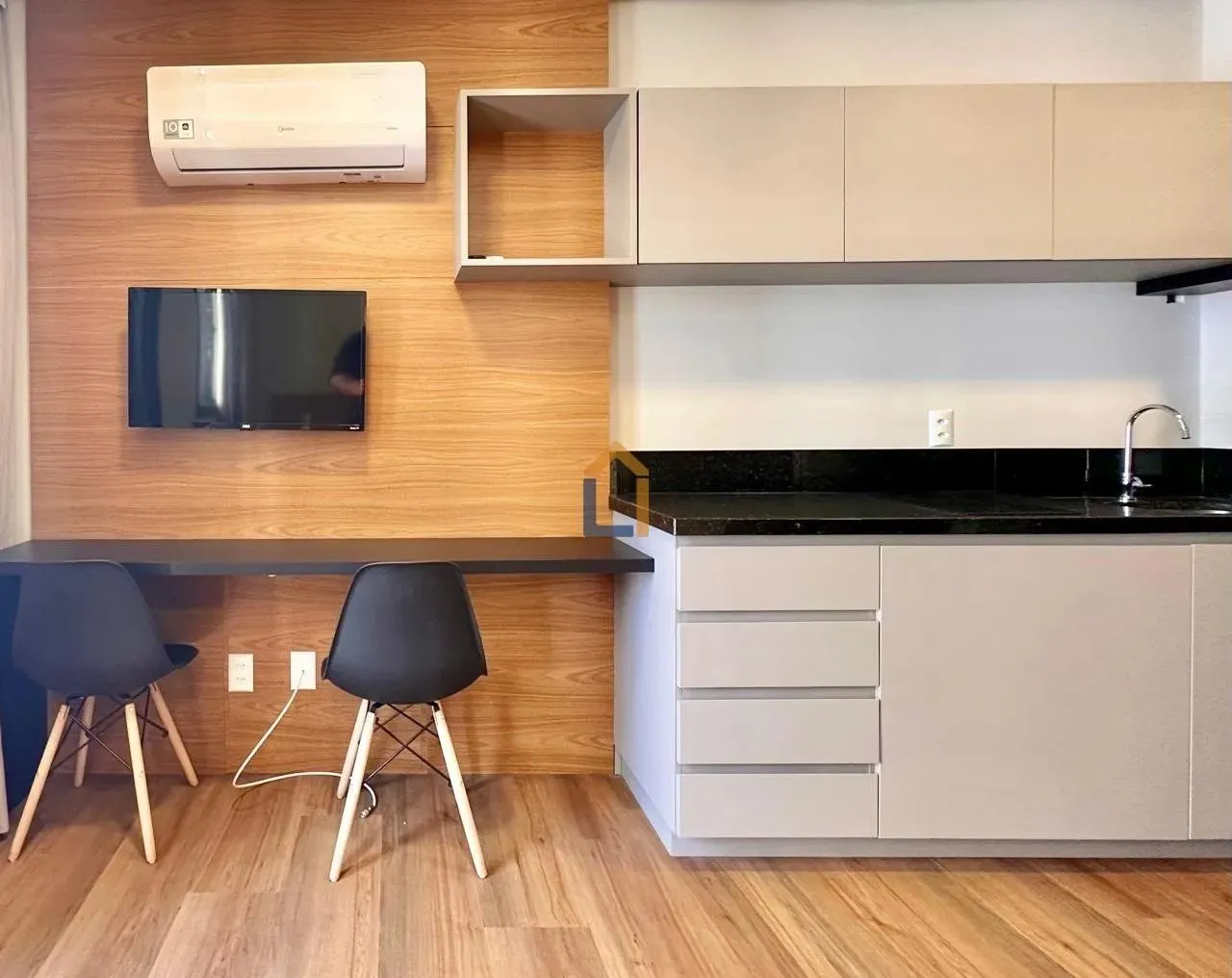 Furnished 26 m² apartment with a glass shower box — photo 14