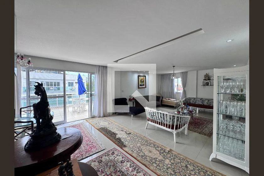 Furnished 360 m² apartment with 3 en-suite bedrooms — photo 10