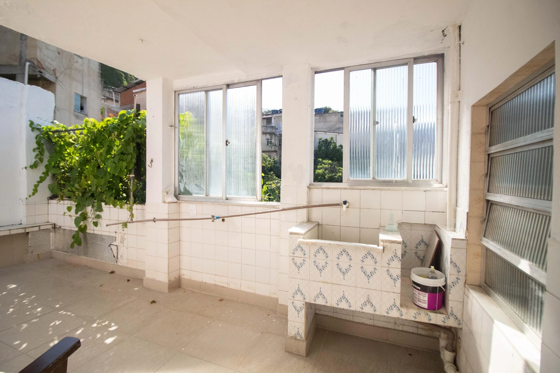 2-bedroom house with 1 bathroom, no parking; pets allowed — photo 3