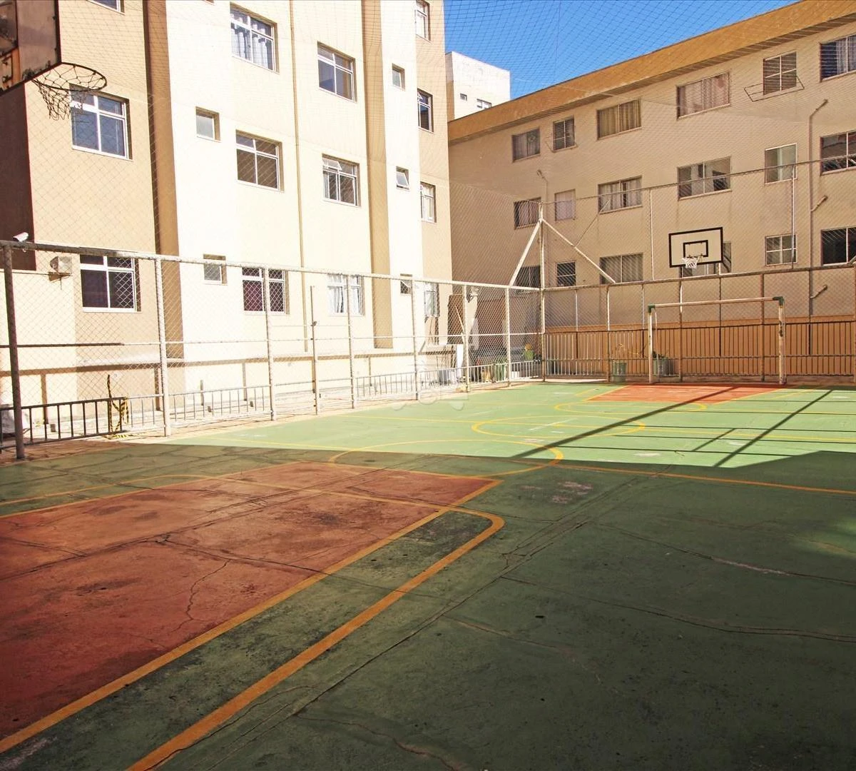 2-bedroom apartment with a washing machine in Curitiba — photo 27