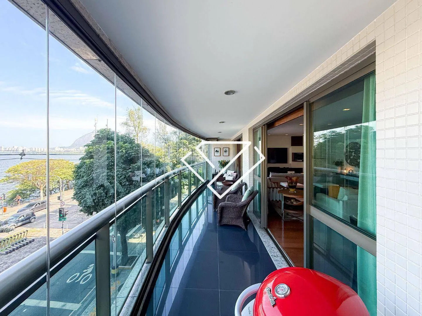Furnished apartment with 4 en-suites and 258 m² — photo 7