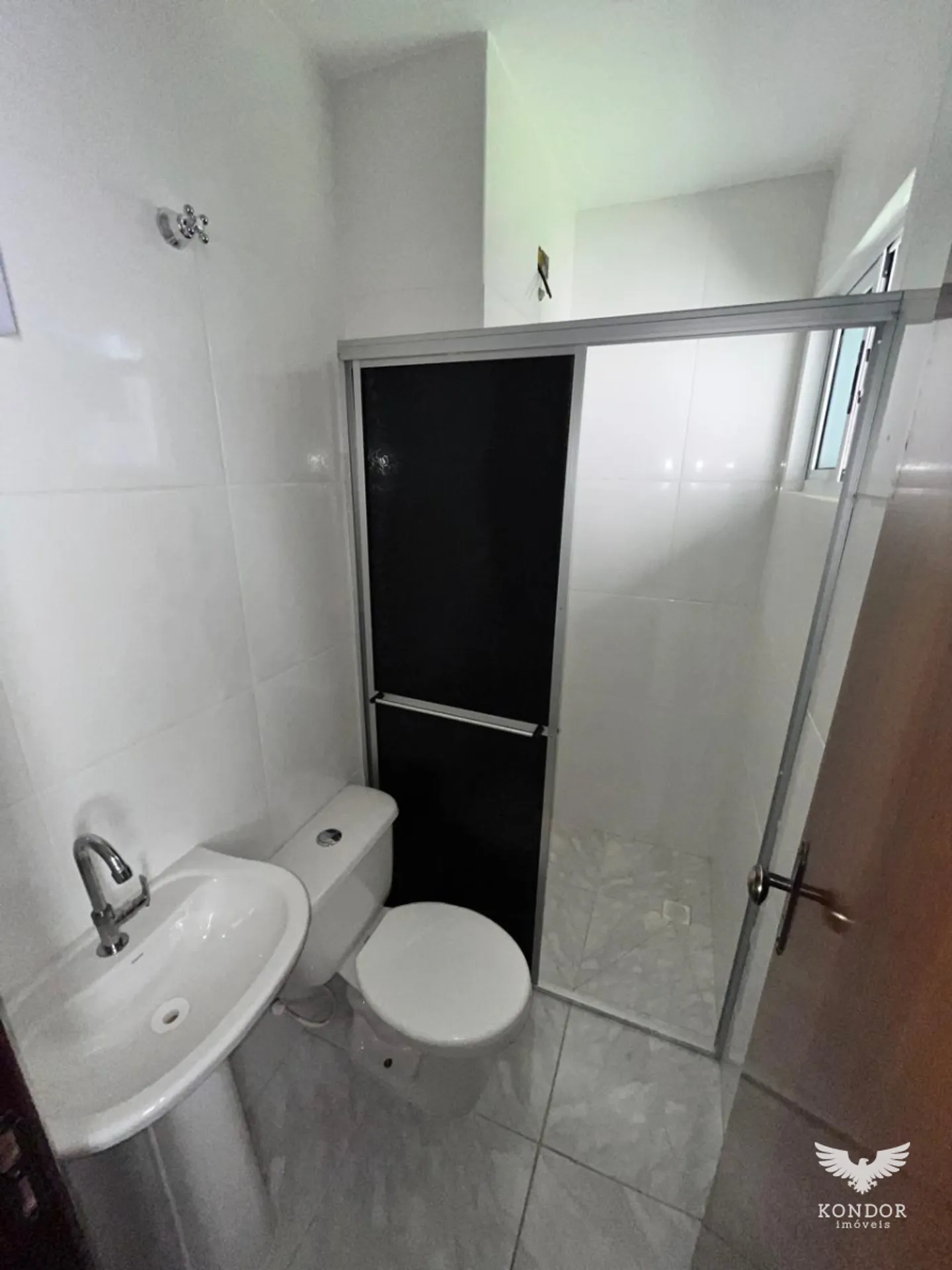 Wood or laminate floors in a 3-bedroom house, 90 m² — photo 7