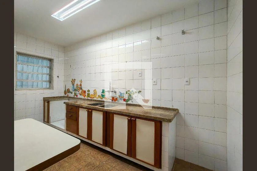Rental house with 5 bedrooms and a balcony — photo 4