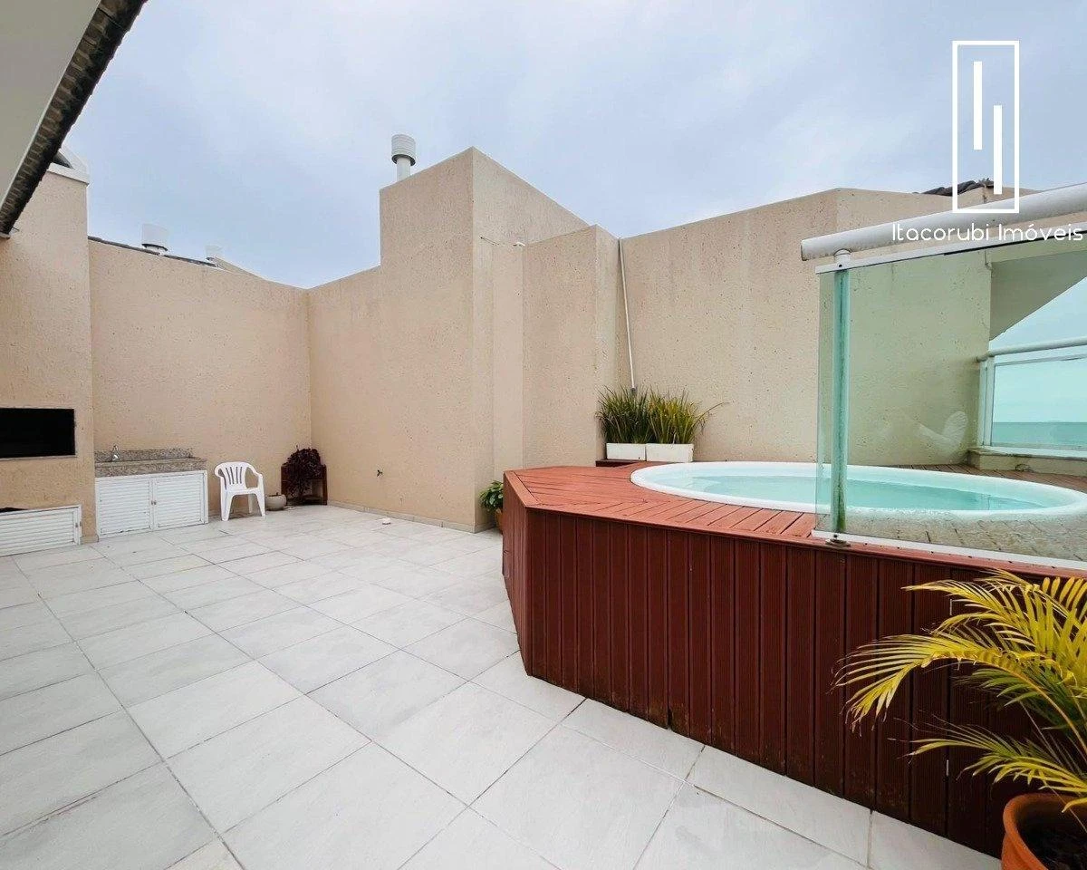 Balcony with a grill in a 2-bedroom apartment, 128 m² — photo 3