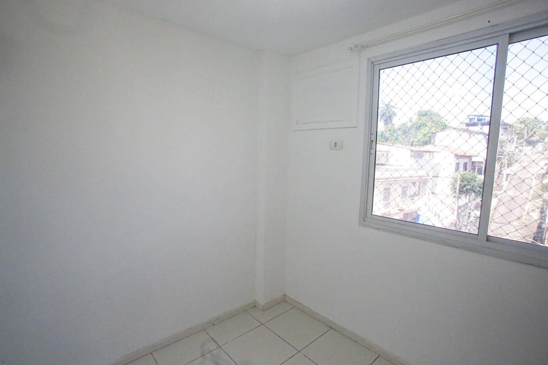 Glass-enclosed balcony in a 3-bedroom apartment, 131 m² — photo 30