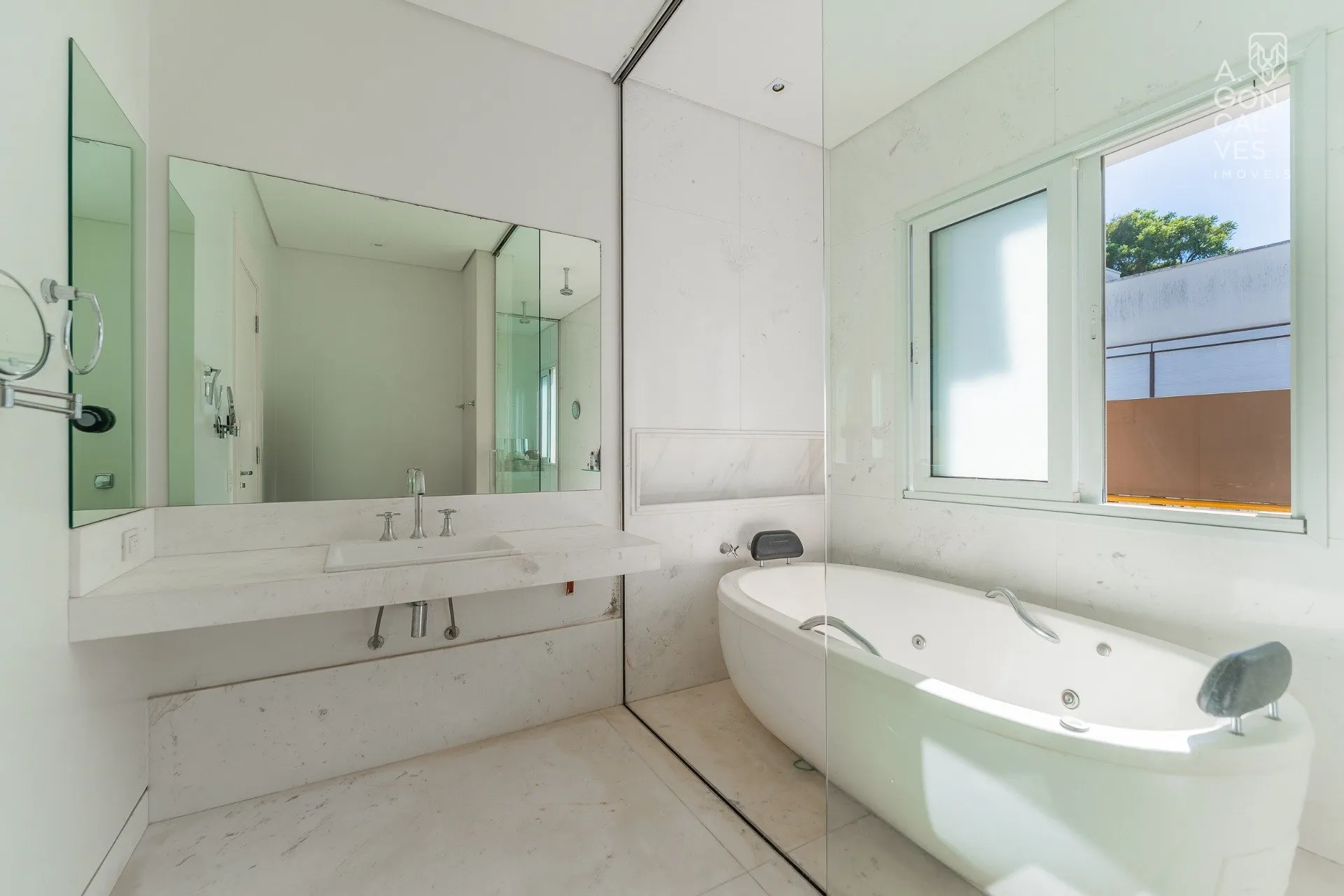 Furnished house with 5 bedrooms and 5 bathrooms — photo 34