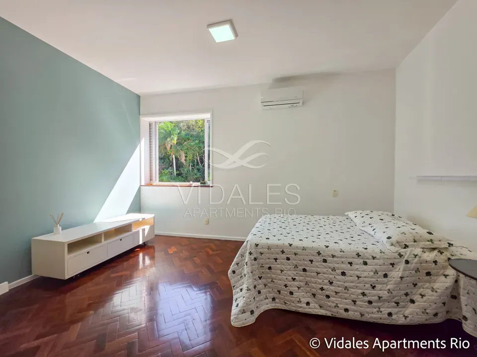 Furnished 715 m² apartment with 4 en-suite bedrooms — photo 41