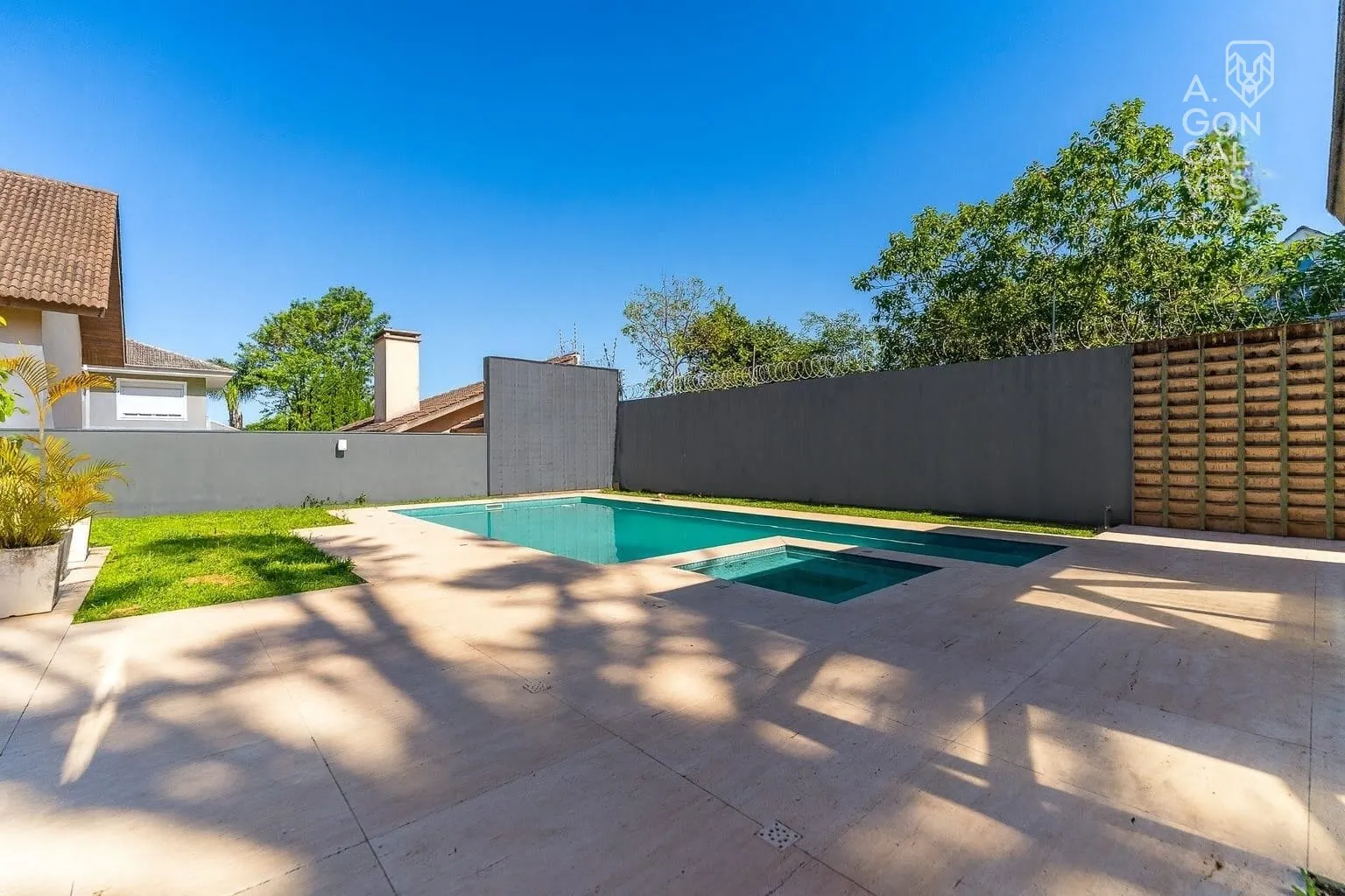 Furnished house with 5 bedrooms and 5 bathrooms — photo 40