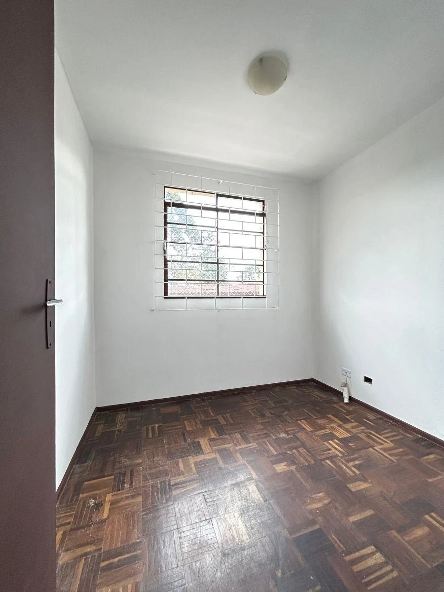 Apartamento de 3 quartos com piso de madeira ou laminado — photo 15