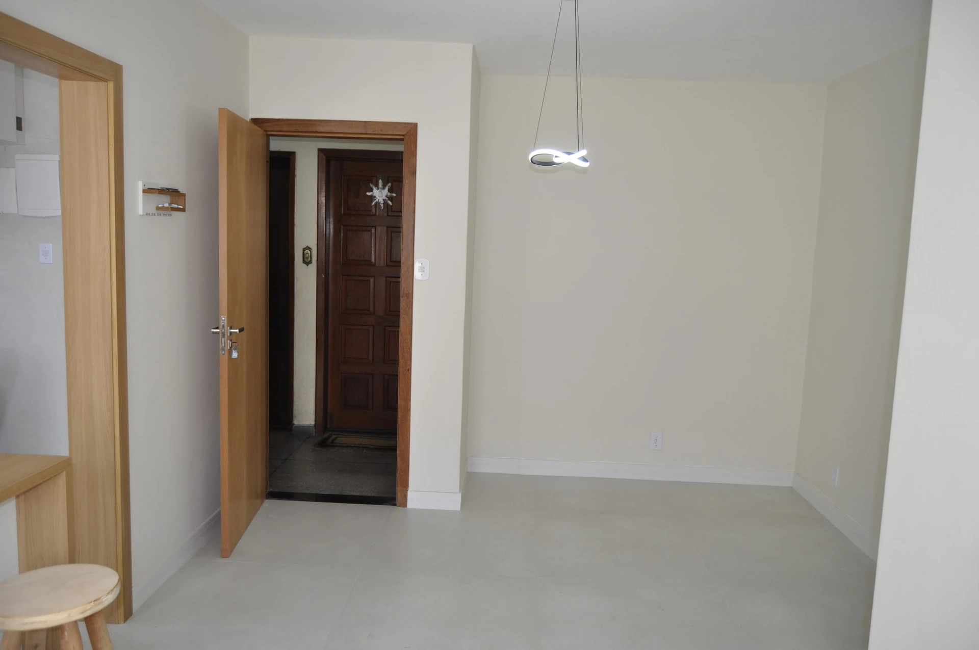 Glass-enclosed balcony in a 3-bedroom apartment, 65 m² — photo 18
