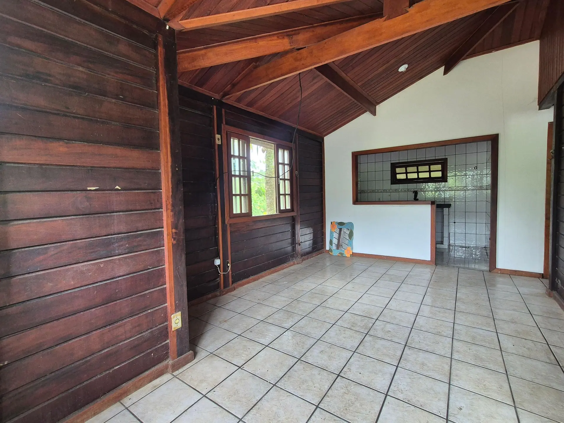Casa para aluguel com 2 quartos e churrasqueira privativa