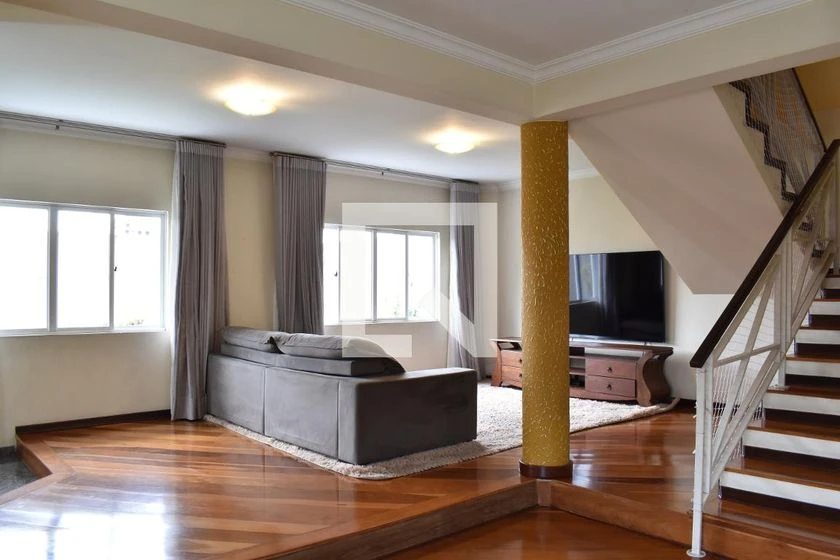 Rental house with 4 bedrooms and 3 parking spaces