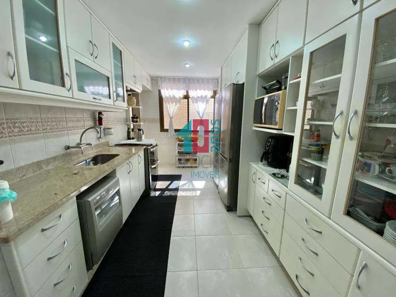 Furnished apartment with 4 bedrooms and 4 bathrooms — photo 2