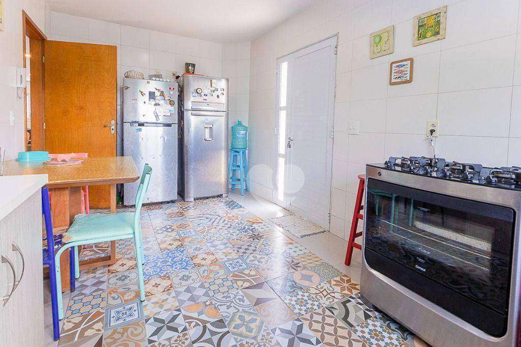 Furnished triplex house with 4 bedrooms and 370 m² — photo 9