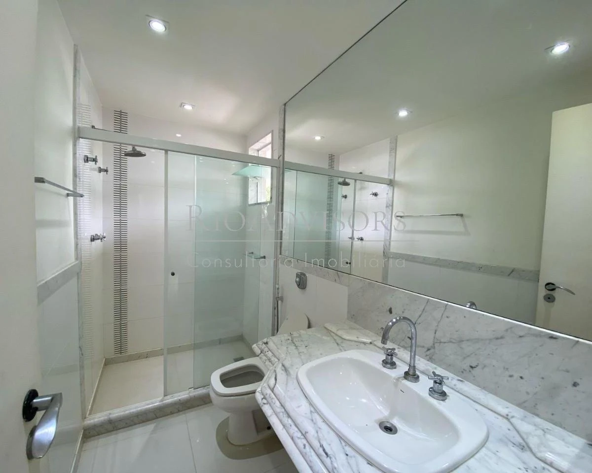 House 890 m² with 6 en-suite bedrooms and gas kitchen — photo 25