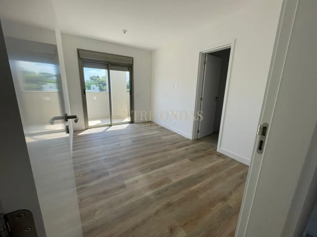 2-bedroom apartment in a building with a gym — photo 15
