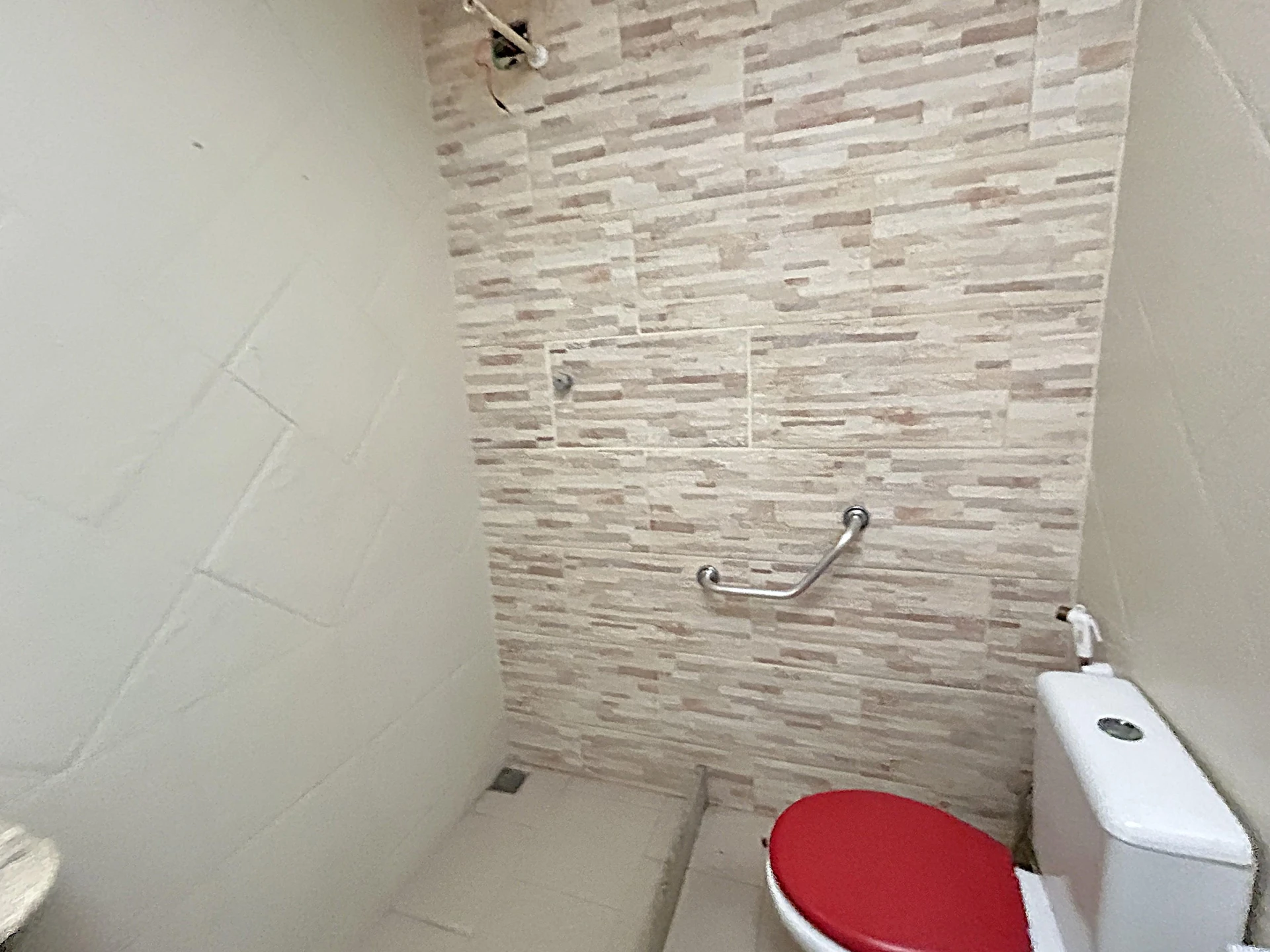 Дом с 4 спальнями и 1 ванной с кухонными шкафами — photo 6