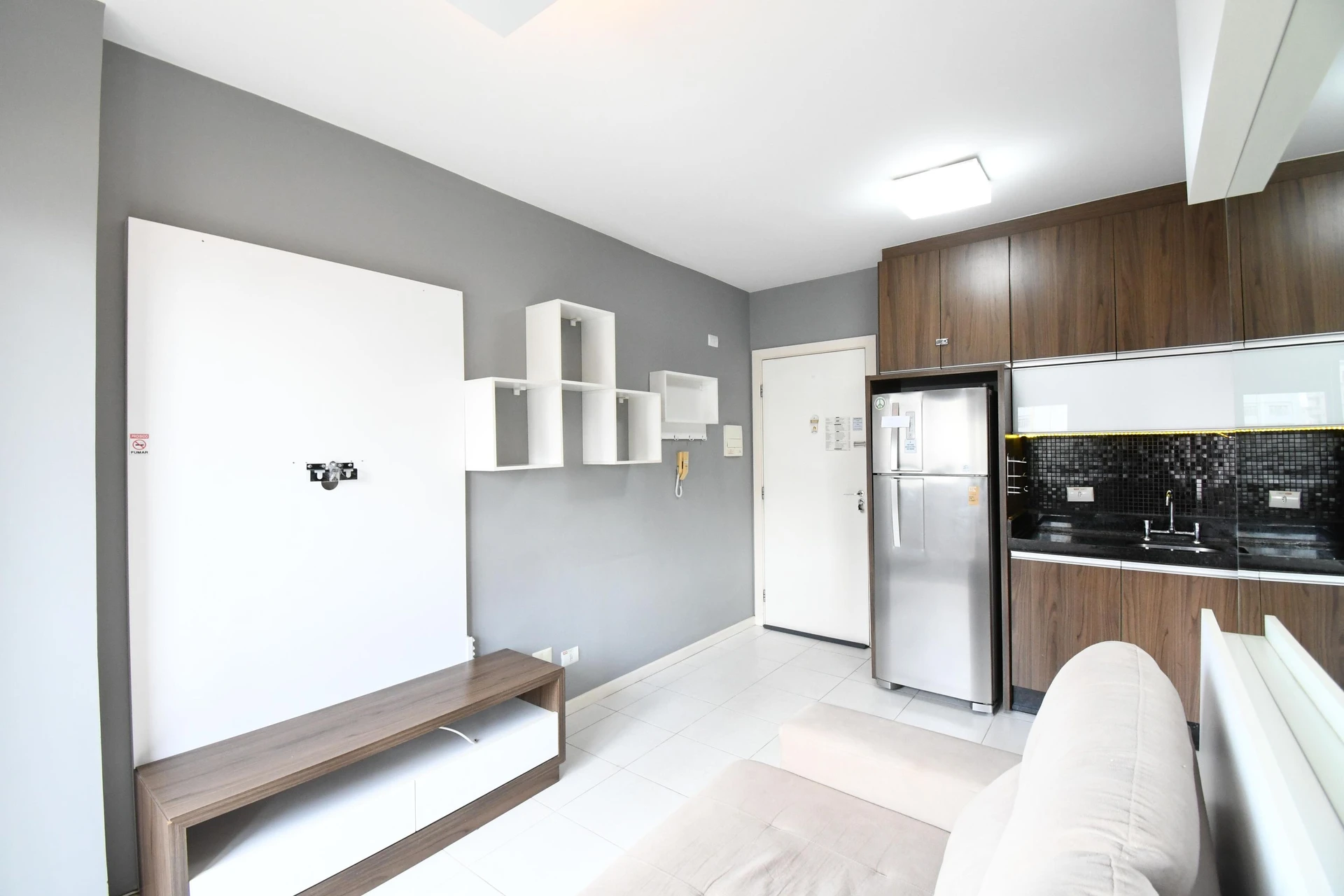 Glass-enclosed balcony in a one-bedroom apartment, 33 m² — photo 6