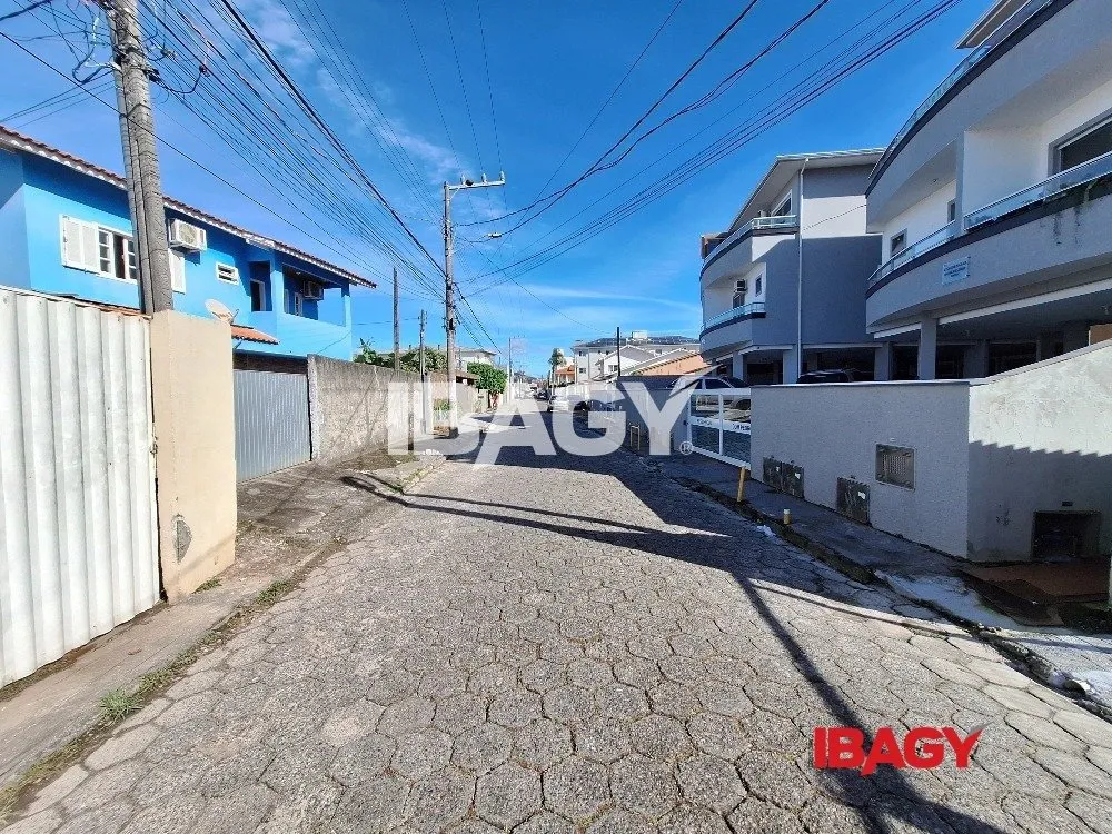 Furnished 2-bedroom apartment with a laundry tanque — photo 17