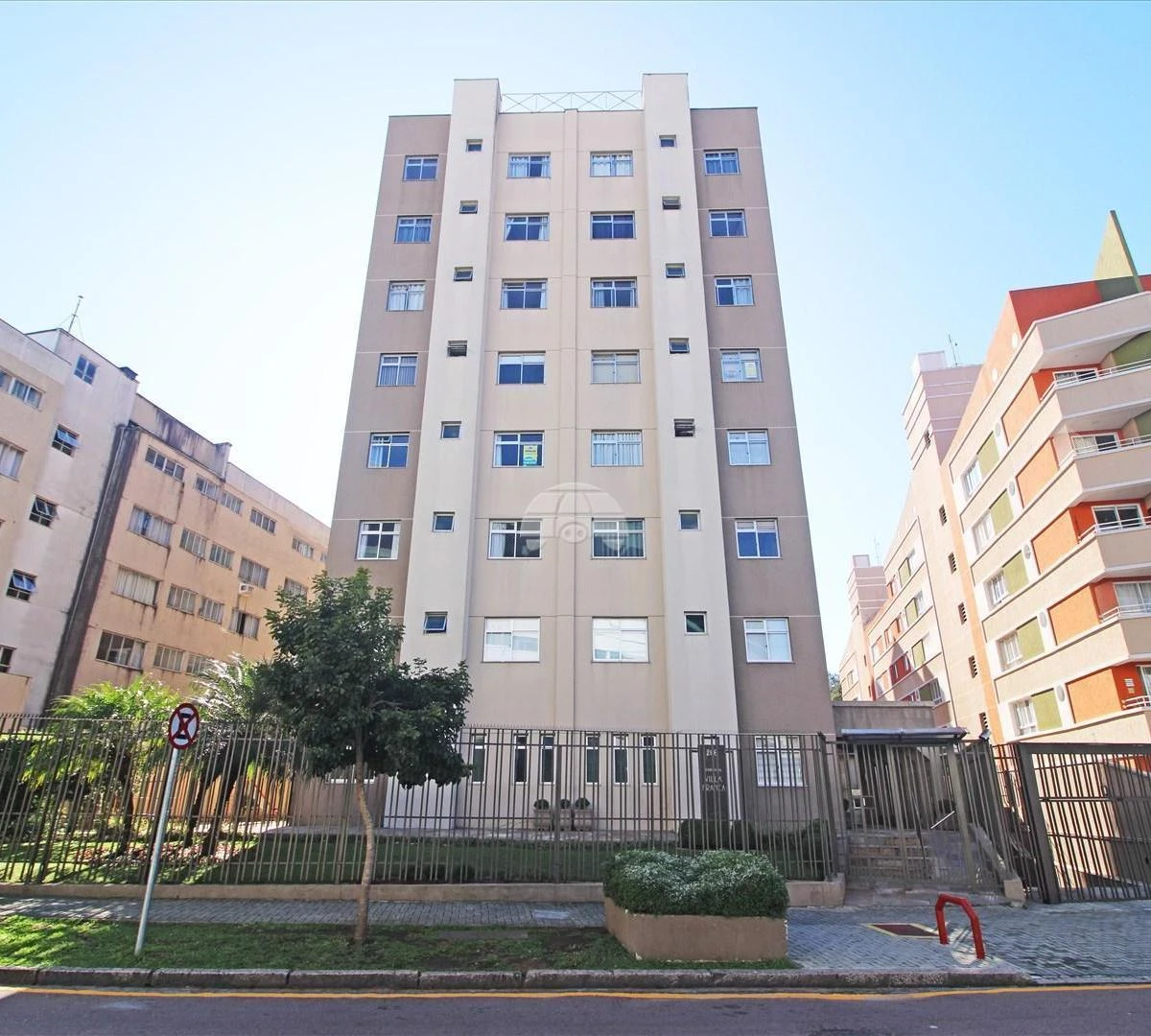 2-bedroom apartment with a washing machine in Curitiba — photo 20