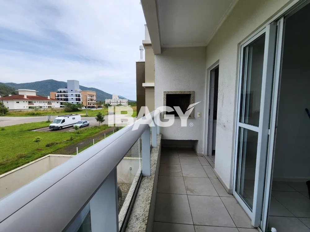 2-bedroom apartment with a mountain view — photo 8