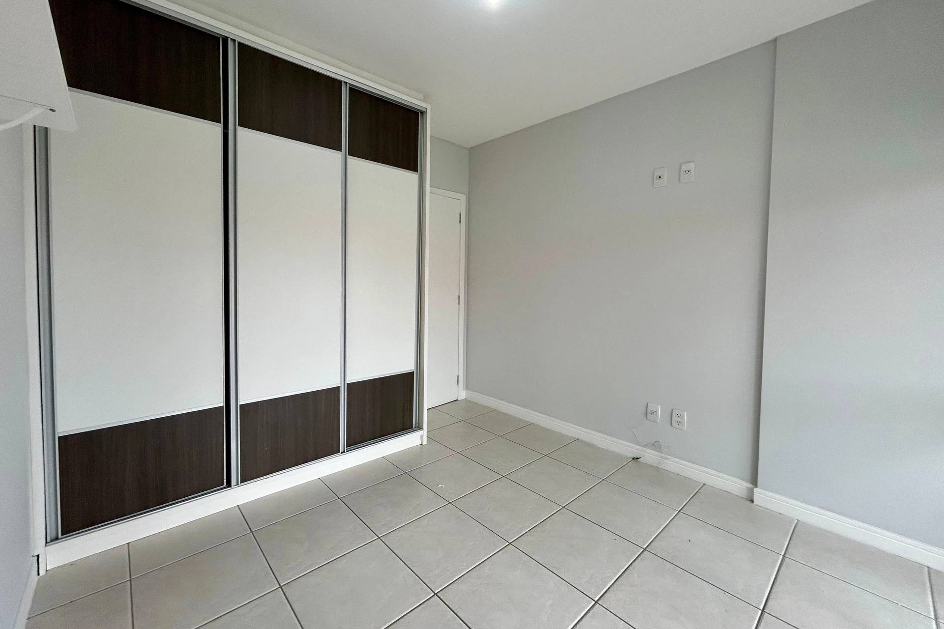 2-bedroom apartment in a building with a gym — photo 33