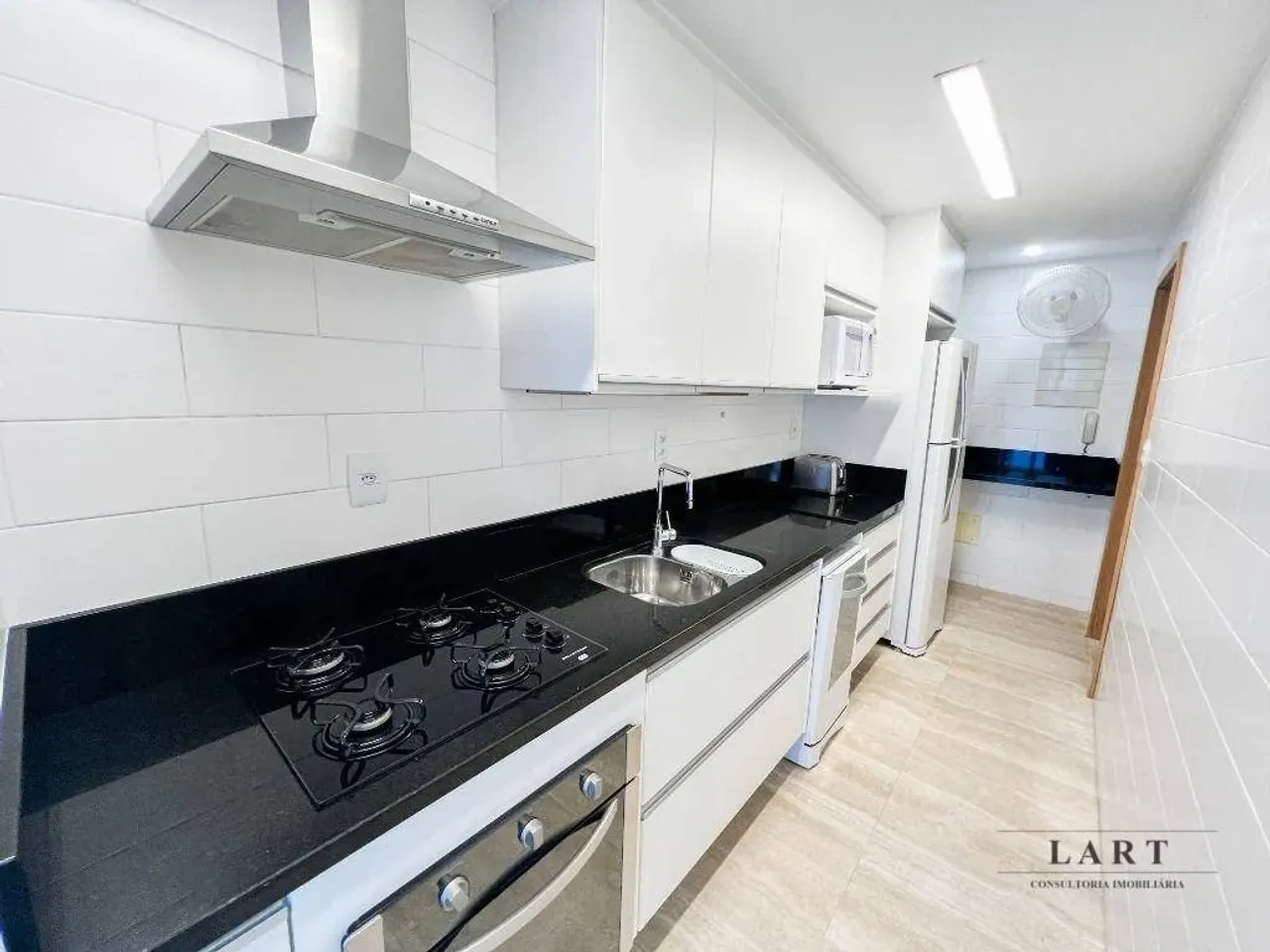 Furnished 2-bedroom apartment with open-plan kitchen — photo 6