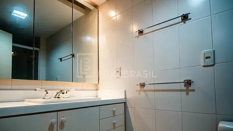2-bedroom apartment in a building with a gym — photo 19