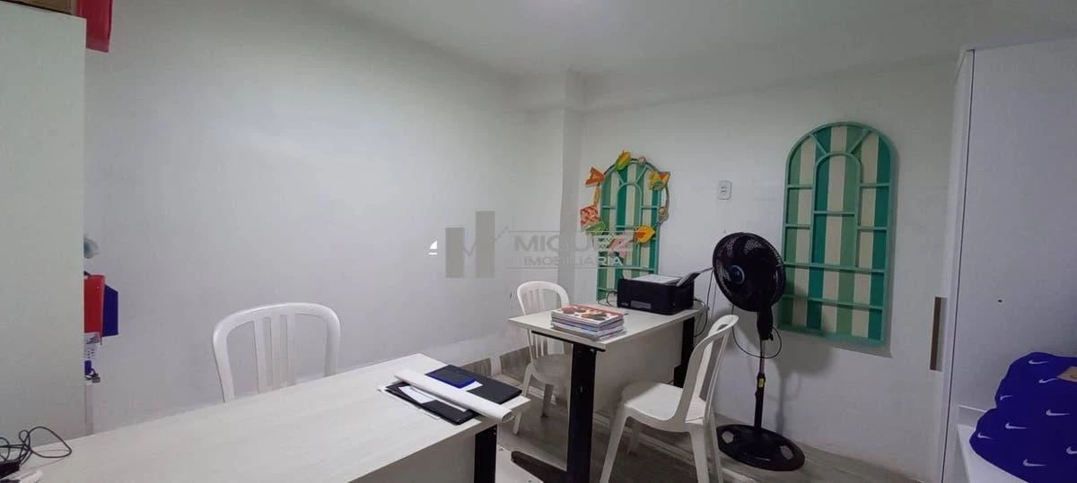 One-bedroom apartment in a building with a gym — photo 38