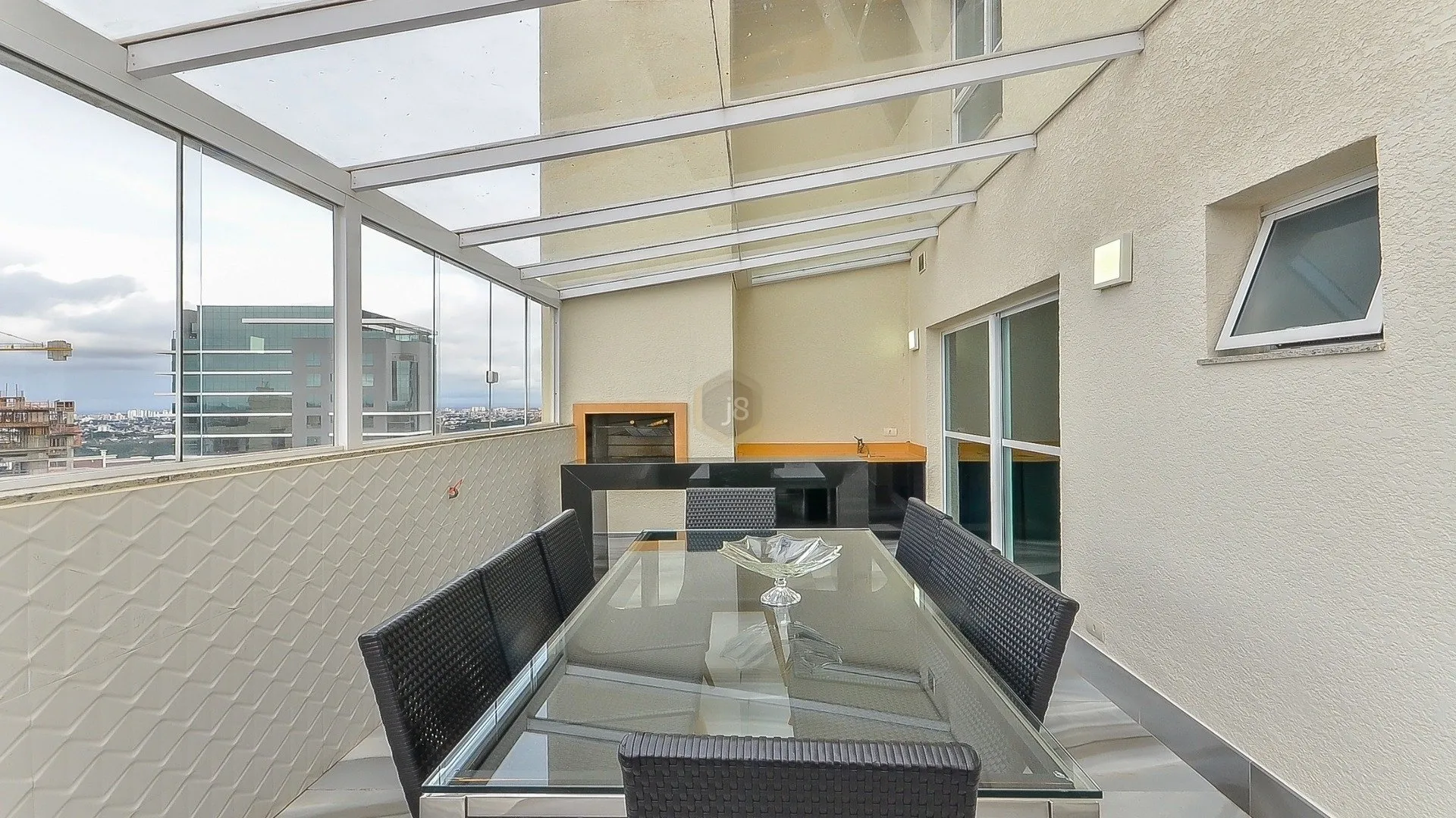 3-bedroom apartment with a bathtub — photo 2
