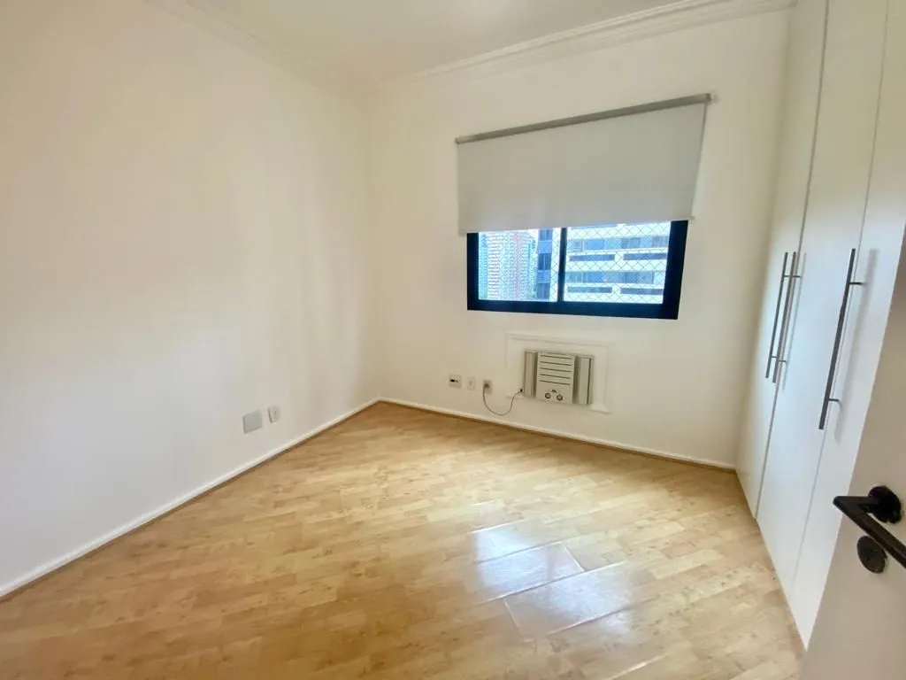 Apartment on the 13th floor with a bathtub — photo 10