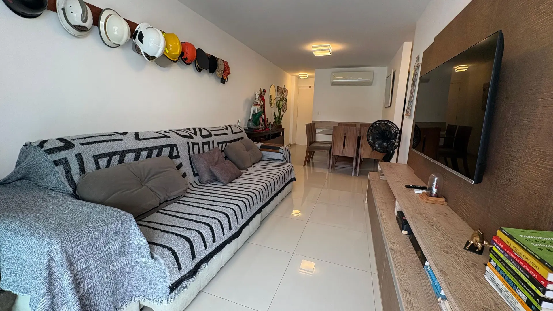 100 m² apartment with a grill on the balcony and a jacuzzi — photo 23