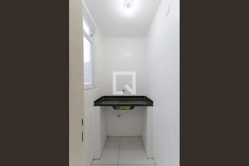 1-bedroom apartment with a glass shower enclosure — photo 5