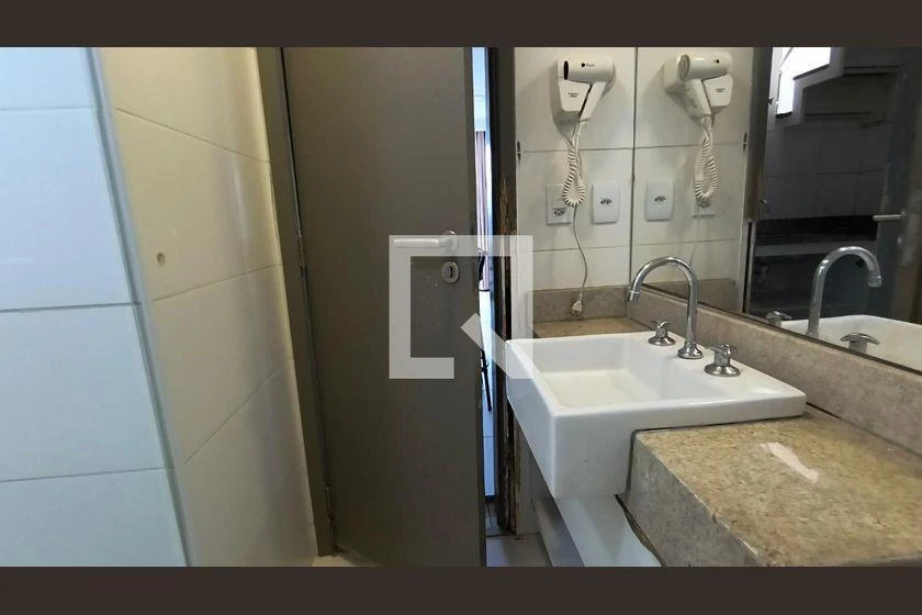 83 m² apartment with 1 en-suite and a balcony — photo 2
