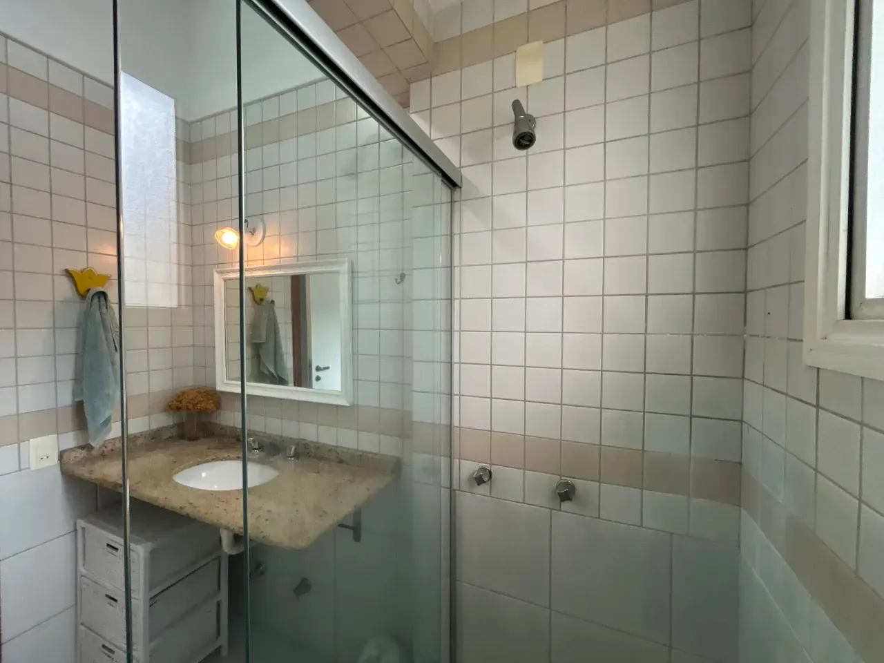 Bathtub in a 3-bedroom apartment, 114 m² — photo 37