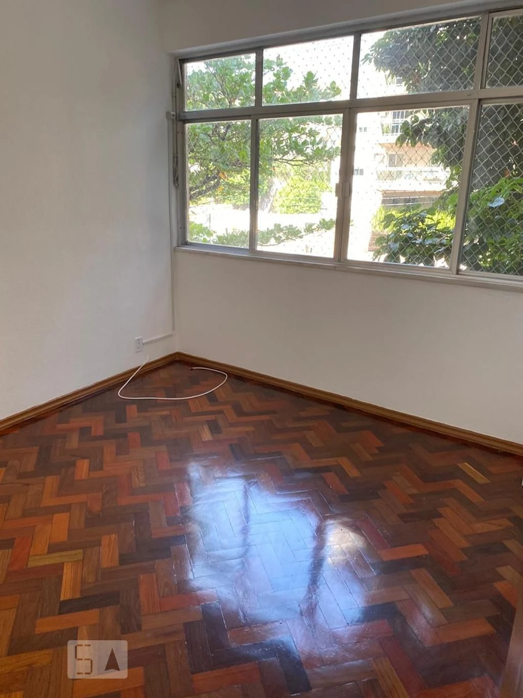 Wood or laminate floors in a 2-bedroom apartment, 78 m² — photo 9