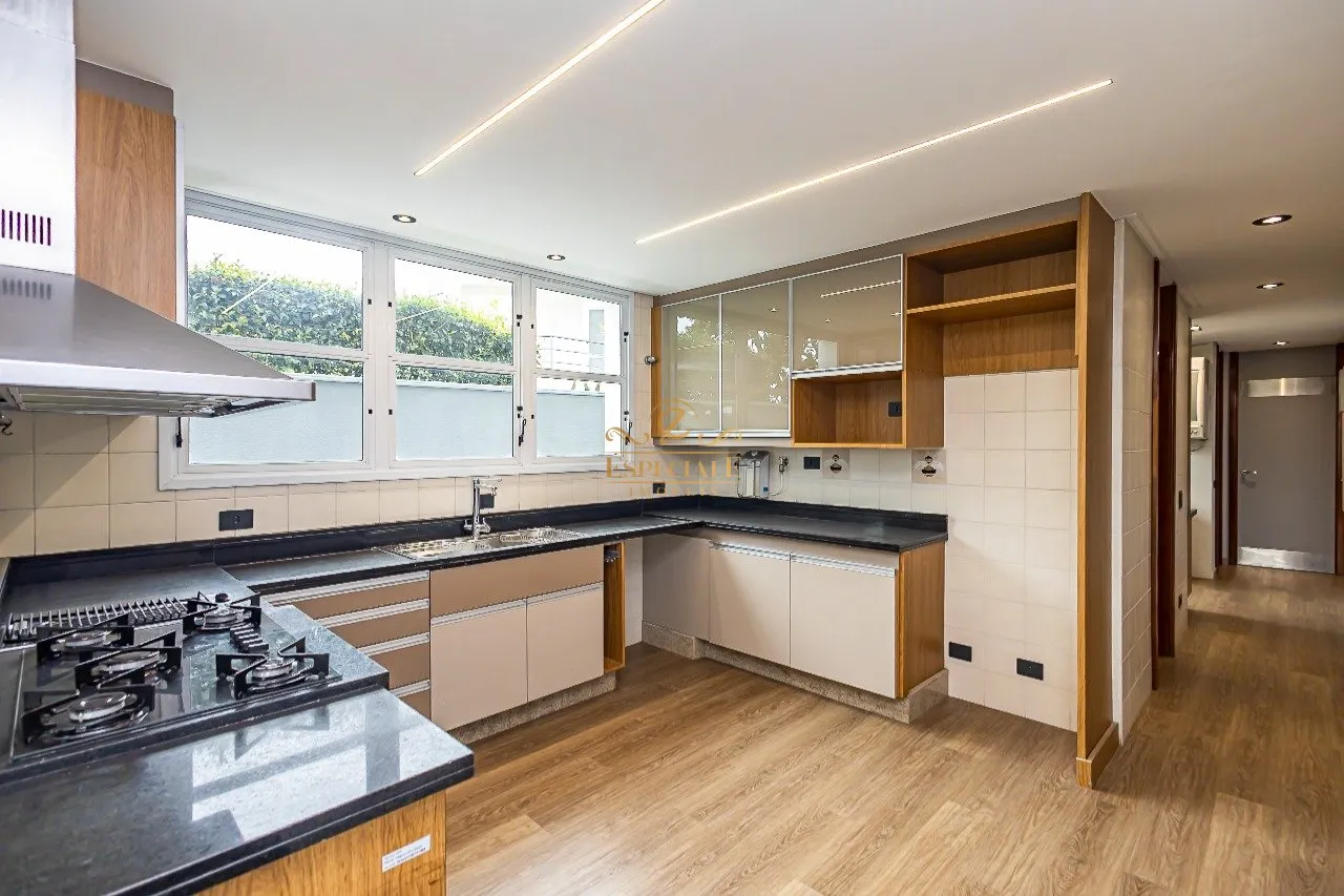 800 m² unfurnished house with gas open-plan kitchen — photo 2