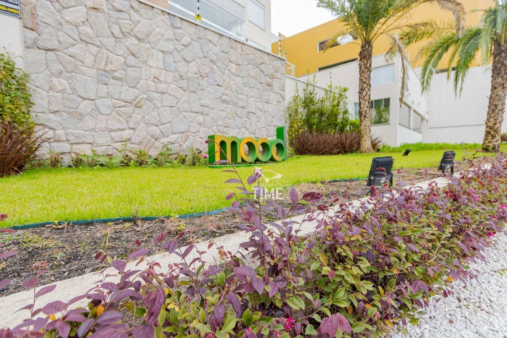Balcony with a grill in a 3-bedroom apartment, 107 m² — photo 95