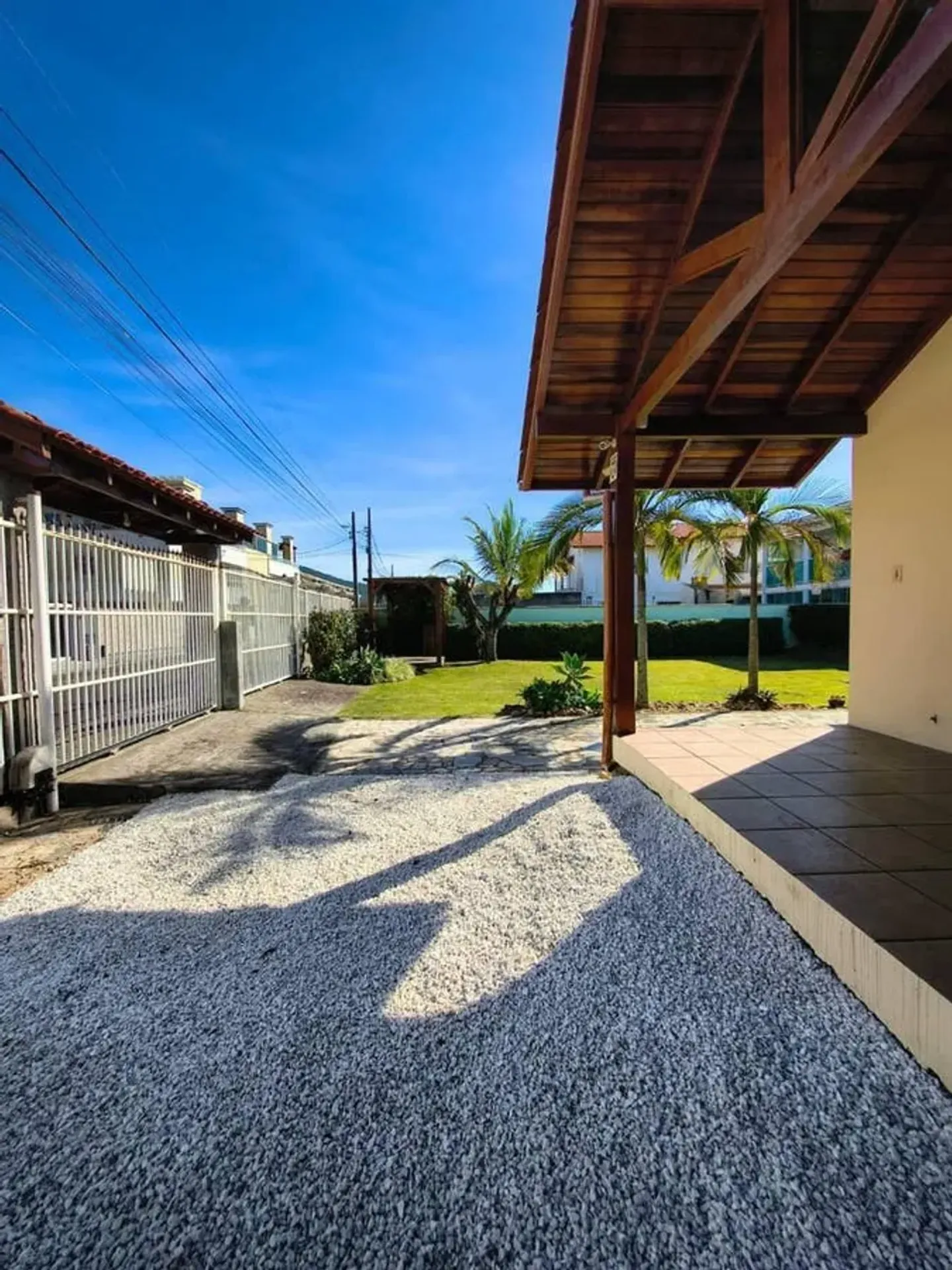 700 m² house with a bathtub and a grill on the balcony — photo 53
