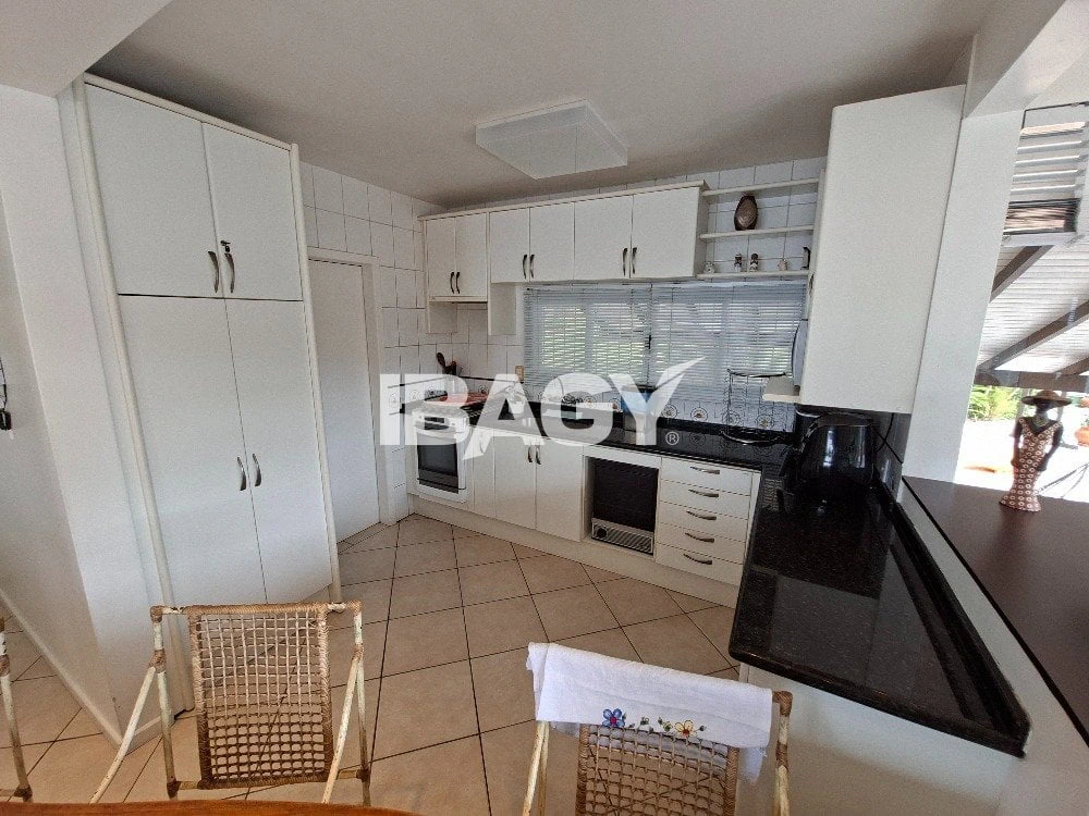 Casa amueblada con 4 dormitorios y 250 m² — photo 12