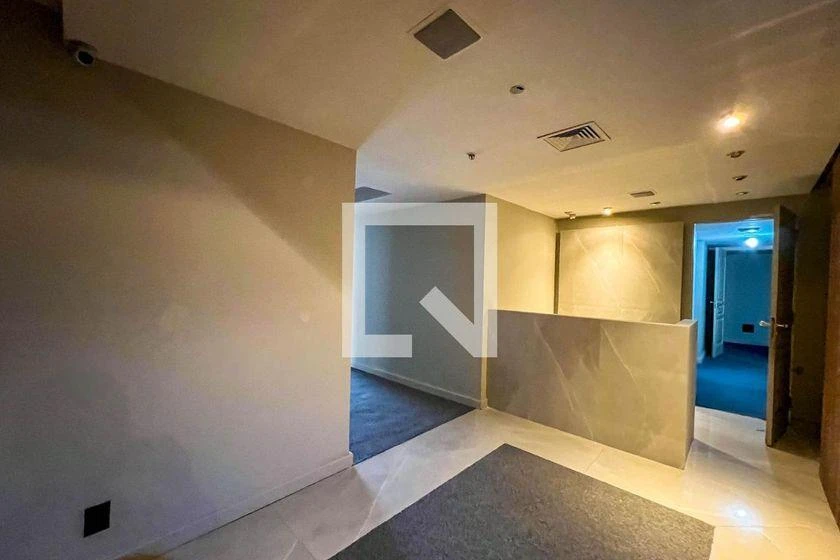 Apartment with 8 bedrooms, 3 bathrooms and 350 m² — photo 35