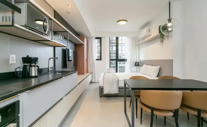Furnished studio with open-plan kitchen and 1 bedroom