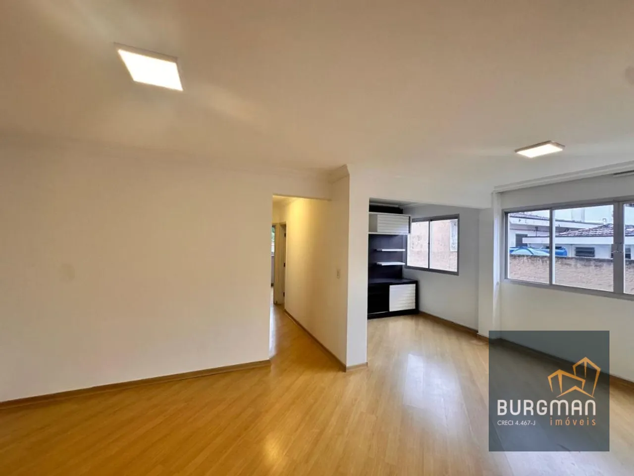 2-bedroom apartment with 1 bathroom and an open-plan kitchen — photo 9