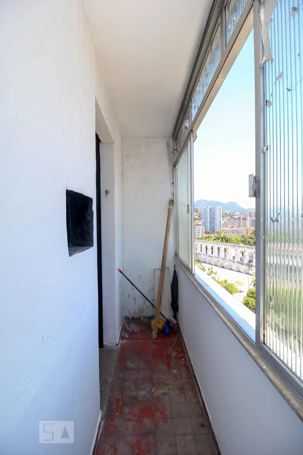 Unfurnished studio with 1 bedroom and a balcony — photo 6