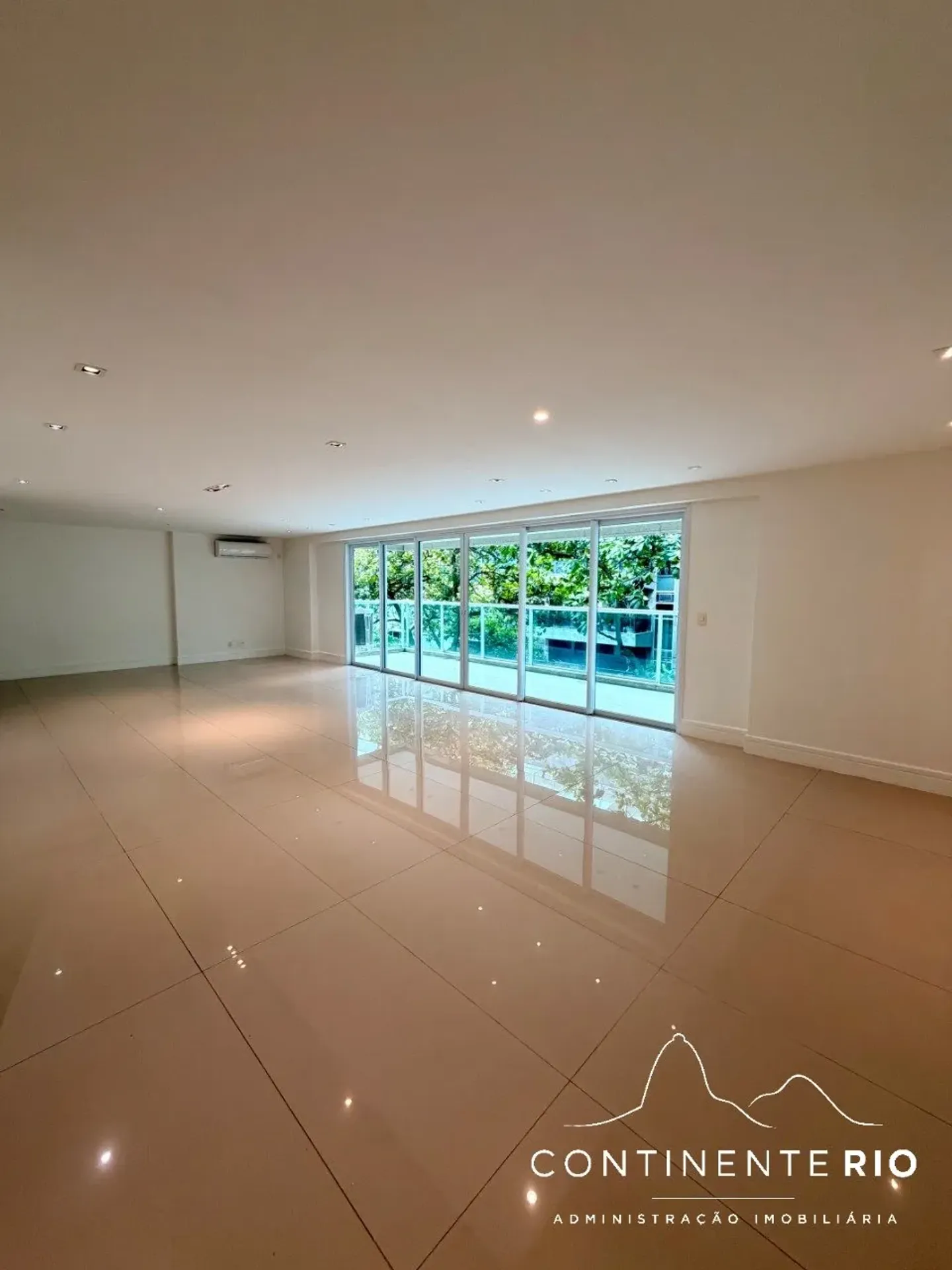 Apartamento de 4 quartos com janelas do piso ao teto, Leblon — photo 18