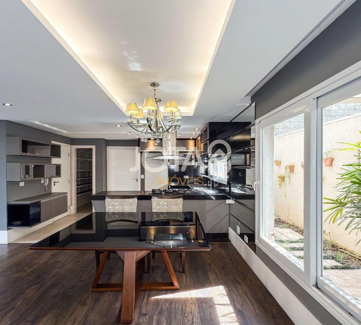 4-bedroom house with floor-to-ceiling windows — photo 23
