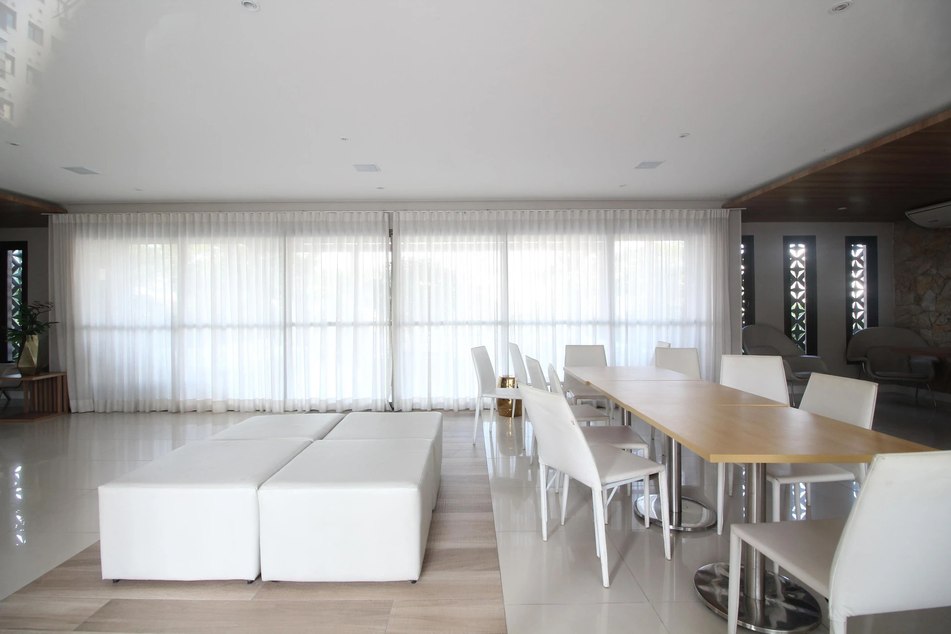 Walk-in closet in a 3-bedroom apartment, 120 m² — photo 19
