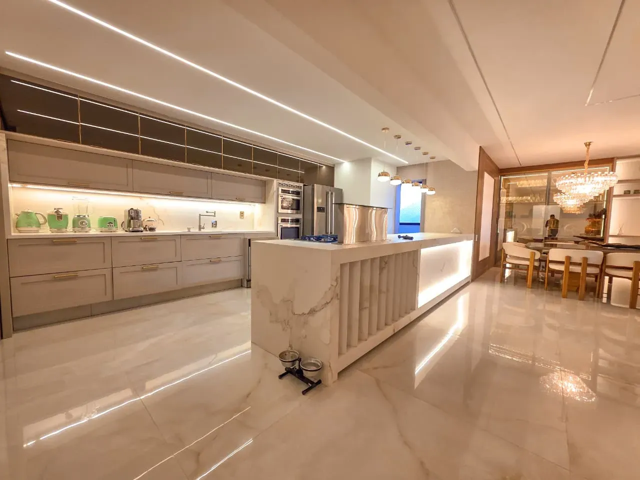 Bathtub in a 3-bedroom apartment, 240 m² — photo 17